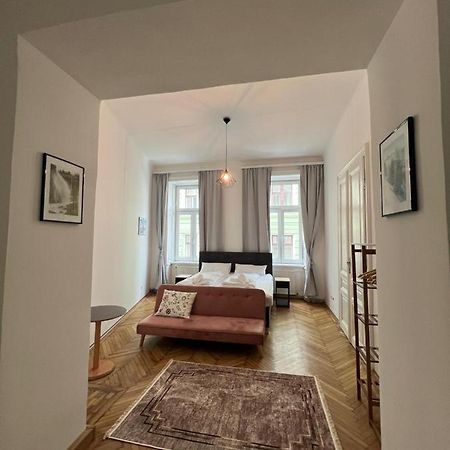 Centrally-Located Authentic Apartment 비엔나 외부 사진