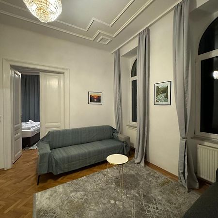 Centrally-Located Authentic Apartment 비엔나 외부 사진