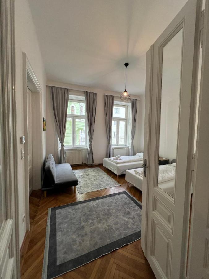 Centrally-Located Authentic Apartment 비엔나 외부 사진
