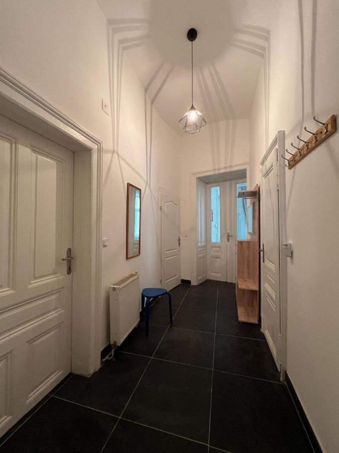 Centrally-Located Authentic Apartment 비엔나 외부 사진