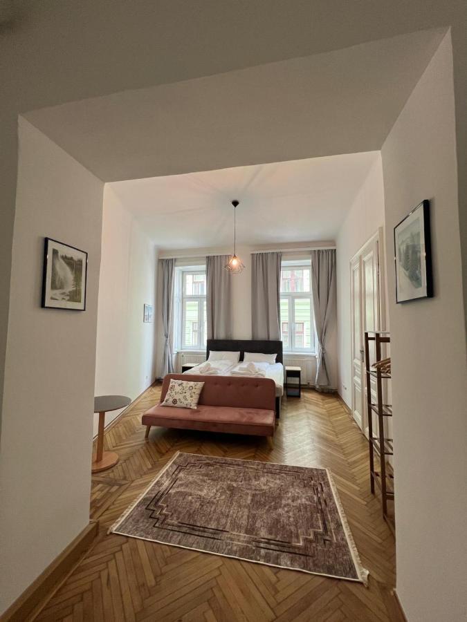 Centrally-Located Authentic Apartment 비엔나 외부 사진