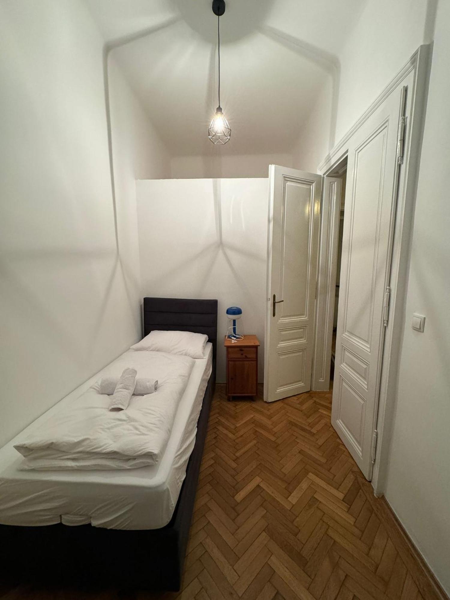 Centrally-Located Authentic Apartment 비엔나 외부 사진