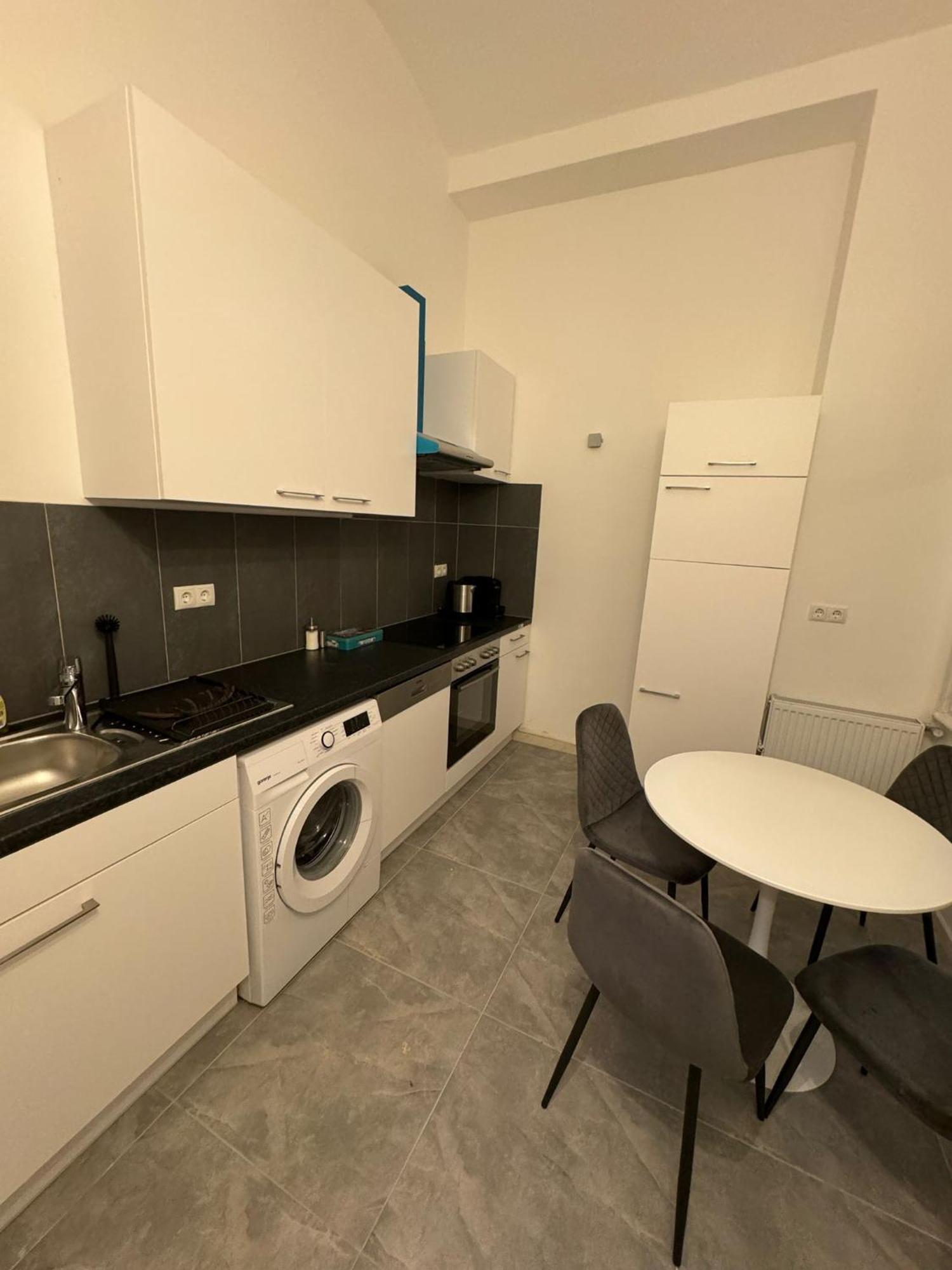 Centrally-Located Authentic Apartment 비엔나 외부 사진
